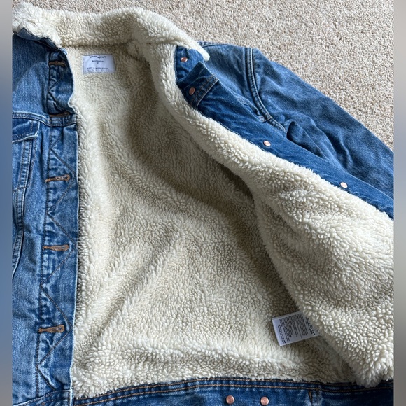 Old Navy Sherpa Lined Jean Jacket - Picture 4 of 8